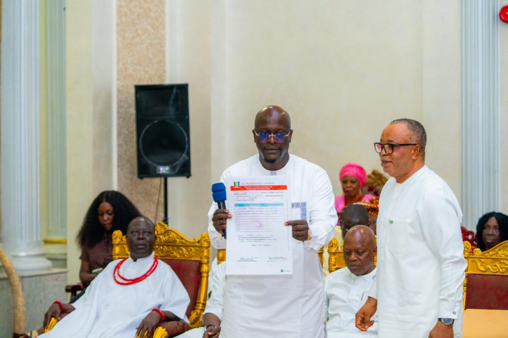 APC Primaries: Ogbeide-Ihama present senatorial result sheet to Oba of Benin