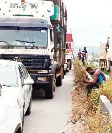 How motorists battle hours of gridlock on Benin-Lagos