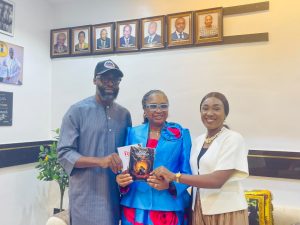 Leadership: Clegyman Commends Ize-Iyamu’s, Present Books to UBTH